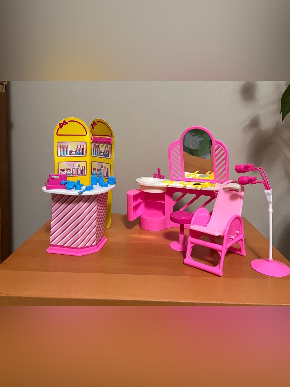 Barbie  Beauty Salon Playset